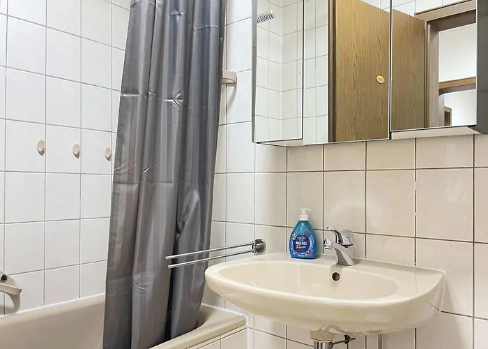 Sad161 - Gut Geschnittene Monteurwohnung Mit Balkon 招待所 3*